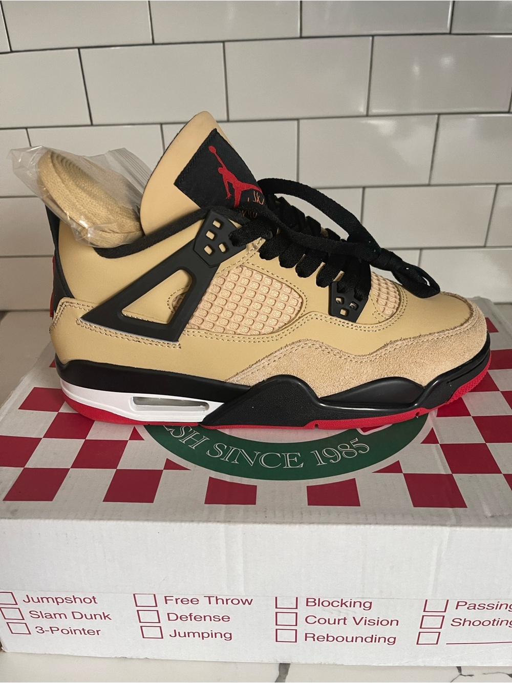 Men’s Retro 4 Pizza Size 6.5.
